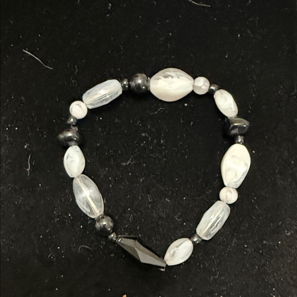 Elegant Black and White Beaded Bracelet